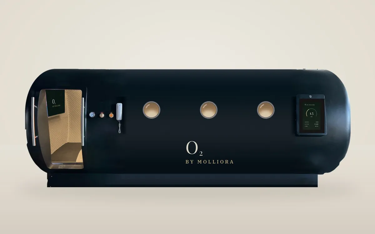 O₂ Six walk-in hyperbaric chamber with three portholes, black finish